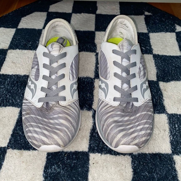 White and gray sneakers - Picture 6 of 8